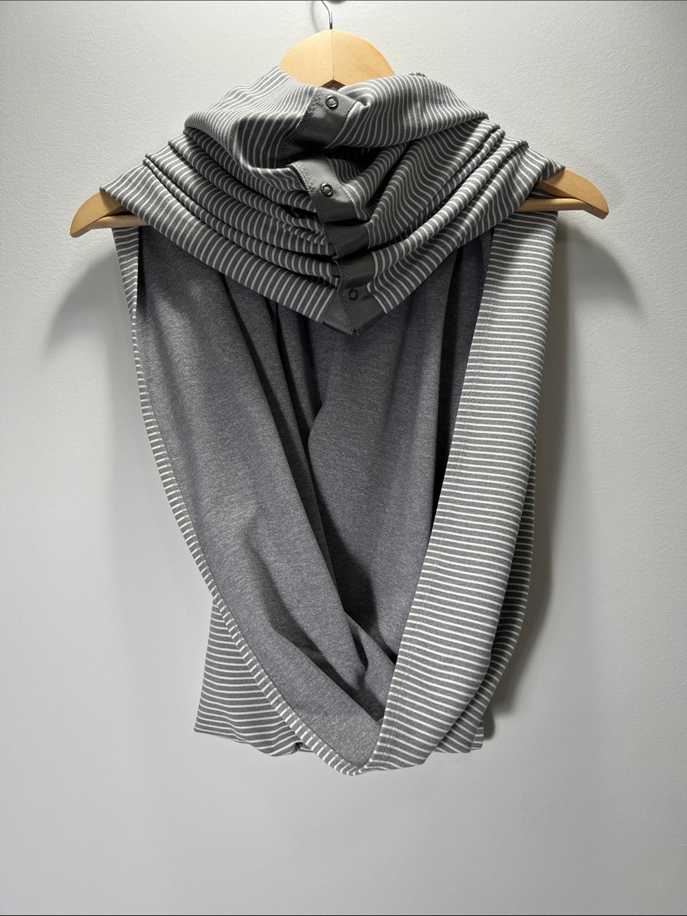 Lululemon Vinyasa Scarf Grey/White Stripe Snap Convertible Wrap